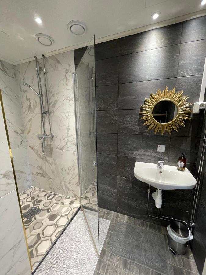 Wherever Mini Hostel โรวานิเอมิ ภายนอก รูปภาพ